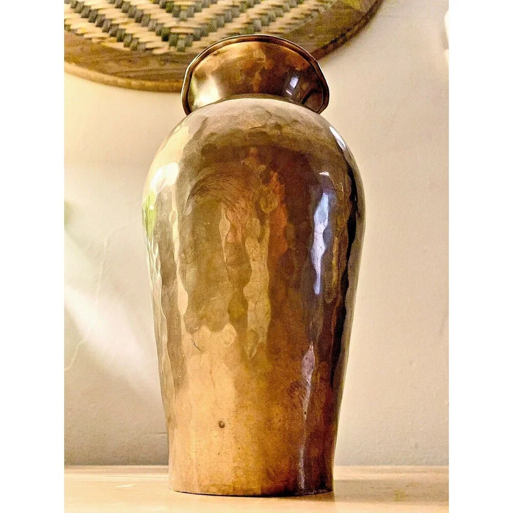 VINTAGE SOLID BRASS HAMMERED VASE 8.5